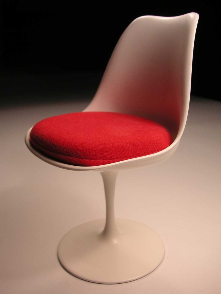 صندلی پلاستیکی طراحی شده توسط مشهورترین معماران
