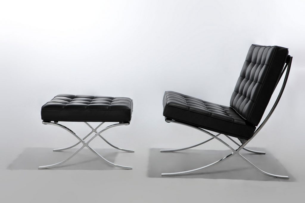 صندلی های چرم مشکی طراحی شده توسط مشهورترین معماران